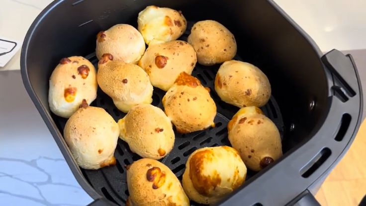 Preparo do pão de queijo